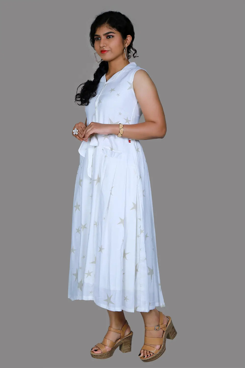 White Blazer Collar Neck Sleeveless Gown | S3G1073