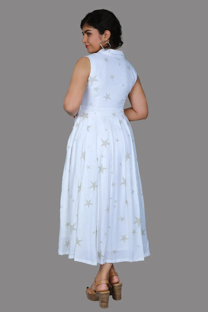 White Blazer Collar Neck Sleeveless Gown | S3G1073