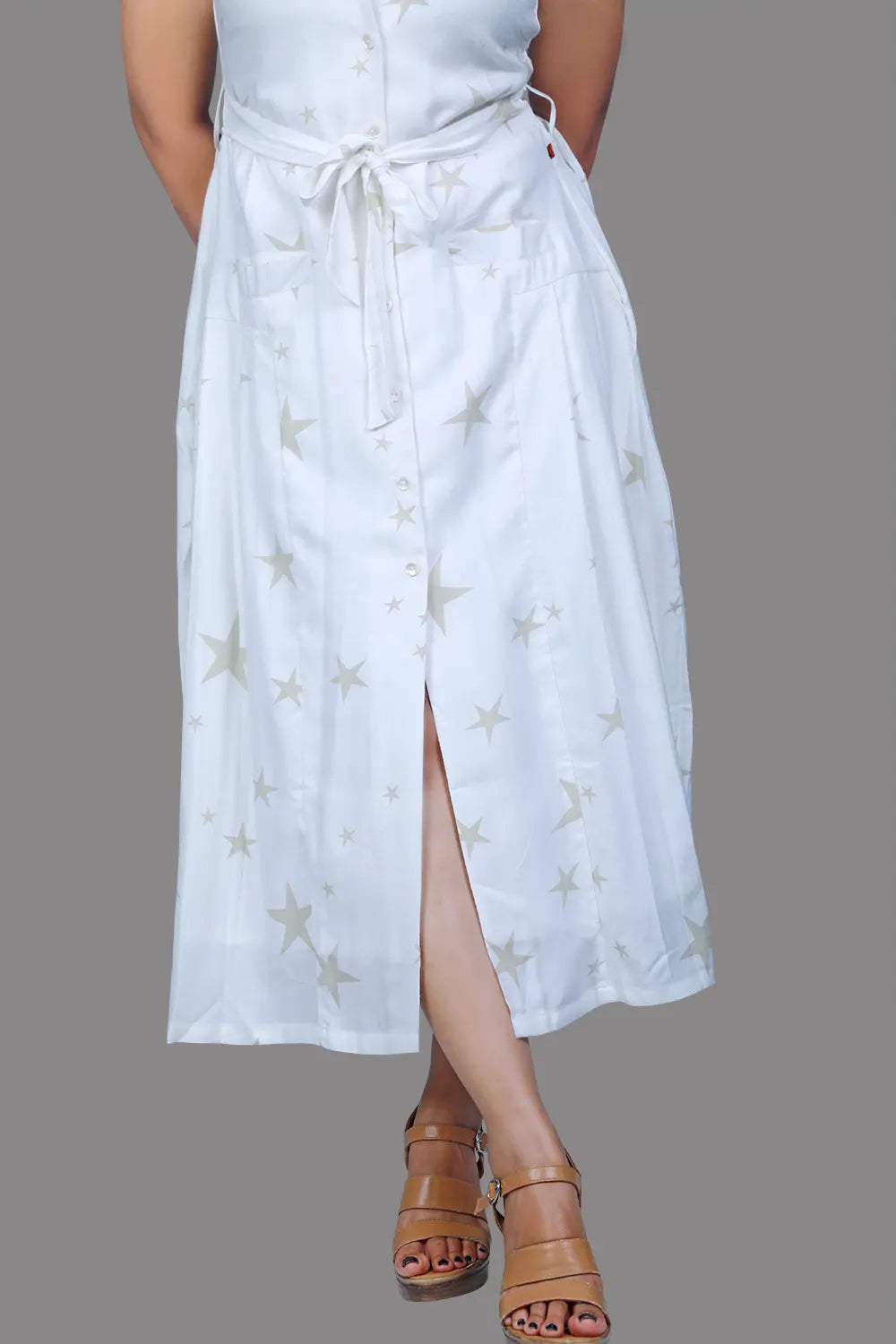 White Blazer Collar Neck Sleeveless Gown | S3G1073