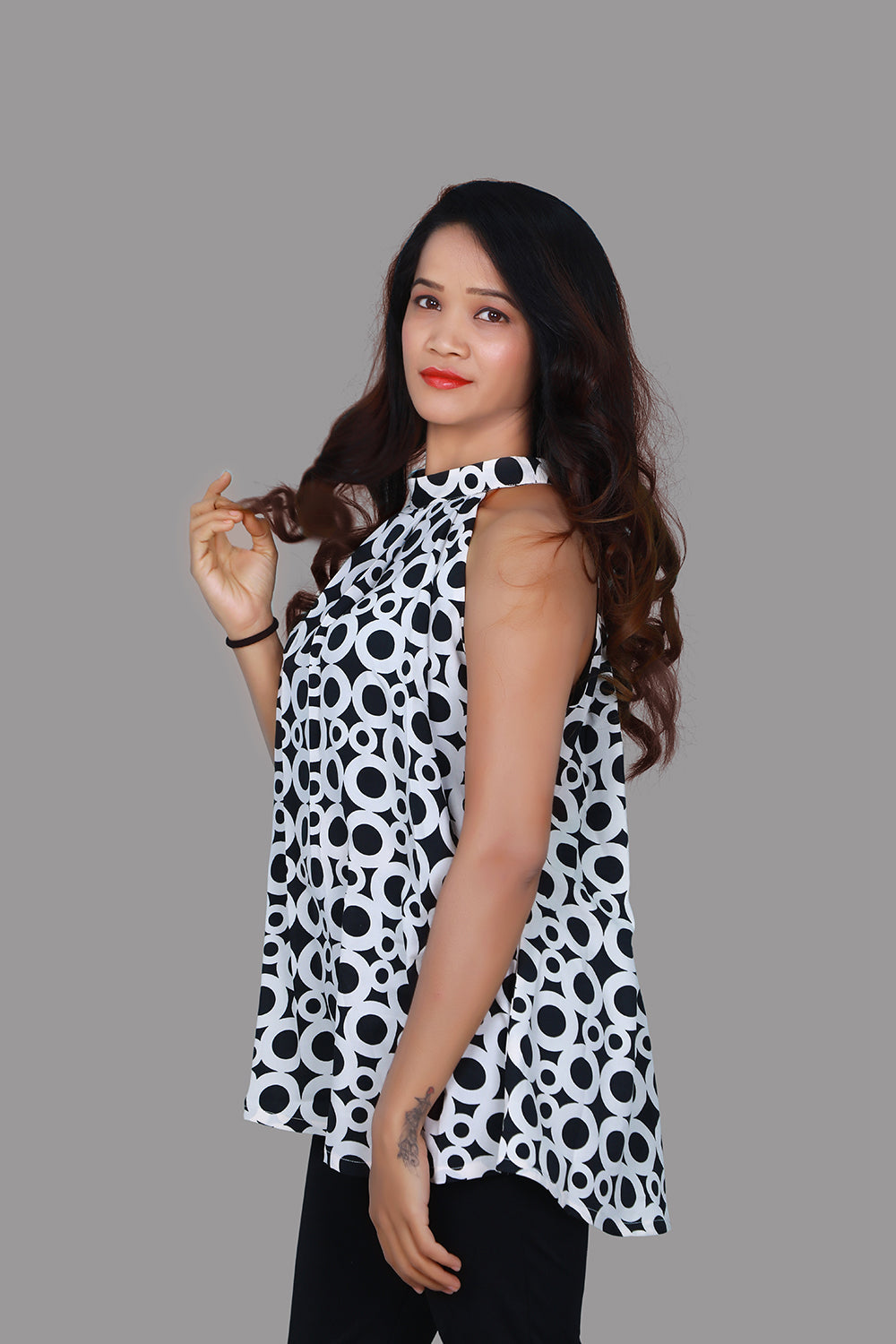 White and Black Dots Printed Sleeveless Short Top | S3CT1083